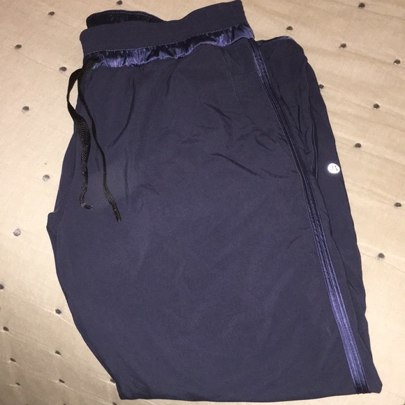 lululemon athletica Pants - Lululemon cropped track pant